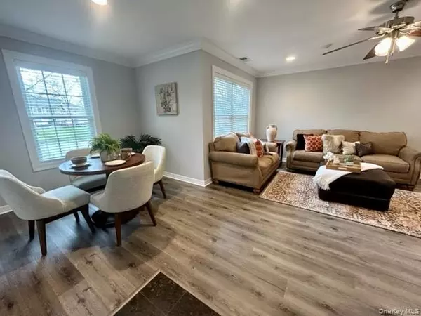 Farmingville, NY 11738,505 Vista View DR #505