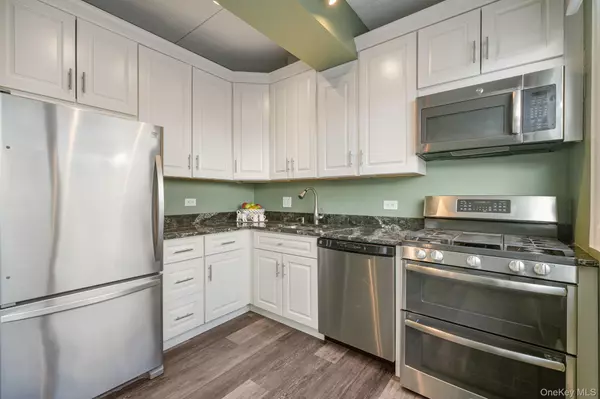 Port Chester, NY 10573,1 Landmark SQ #601