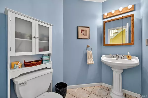 Chester, NY 10918,3 DeRose LN