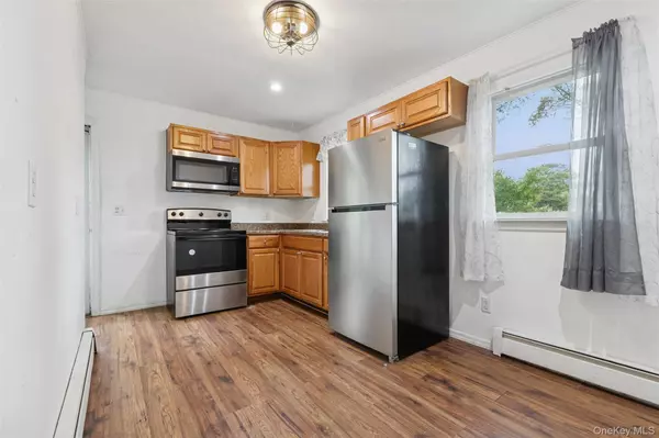 Mastic, NY 11950,15 Poncho DR