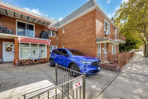 Middle Village, NY 11379,62-45 69th PL