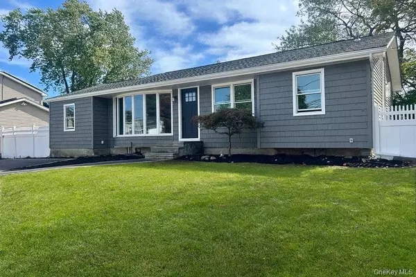 91 Udalia CT, West Islip, NY 11795