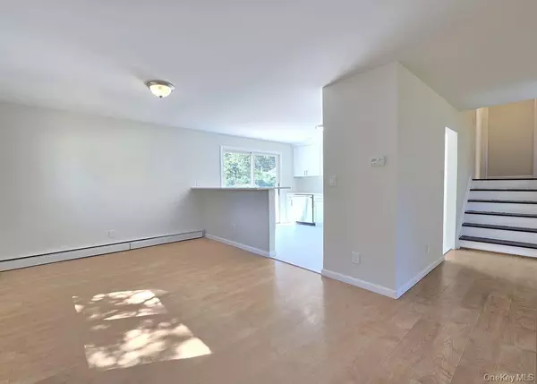 Holtsville, NY 11742,76 Skylark DR