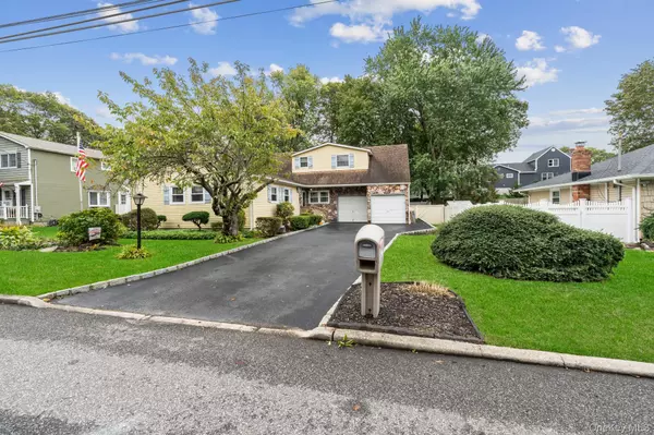 Holbrook, NY 11741,438 Lillian BLVD