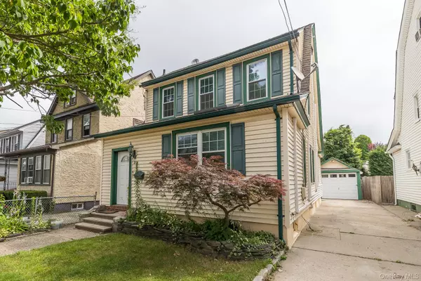 Lynbrook, NY 11563,20 Starks PL #1st Fl