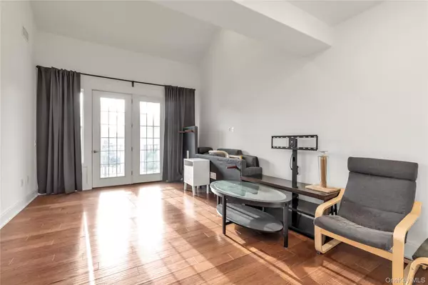 East Meadow, NY 11554,404 White Rose LN #404