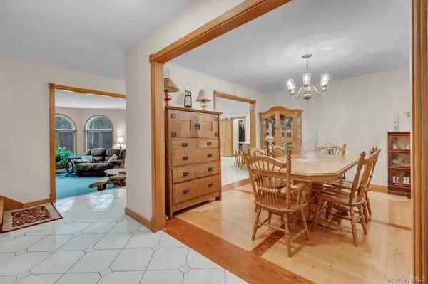 Manorville, NY 11949,501 Wading River RD