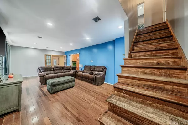 Patchogue, NY 11772,70 Robert ST