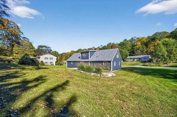 Katonah, NY 10536,64 Meadow LN
