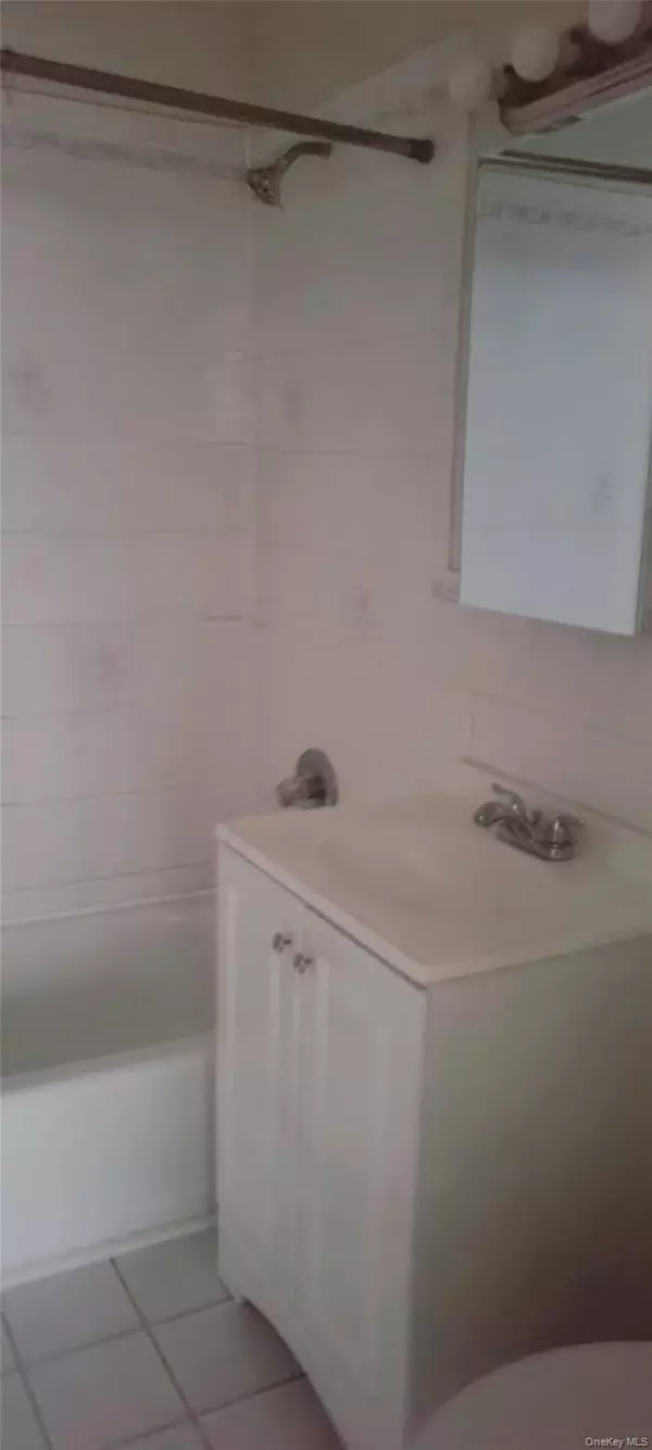 Bay Shore, NY 11706,5 A Hemlock DR #96