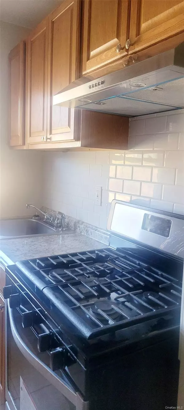 Bay Shore, NY 11706,5 A Hemlock DR #96