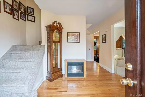 Mount Sinai, NY 11766,4 Windmill LN