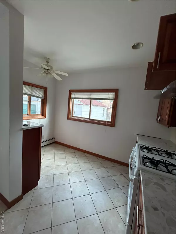 New Hyde Park, NY 11040,126 2 ST