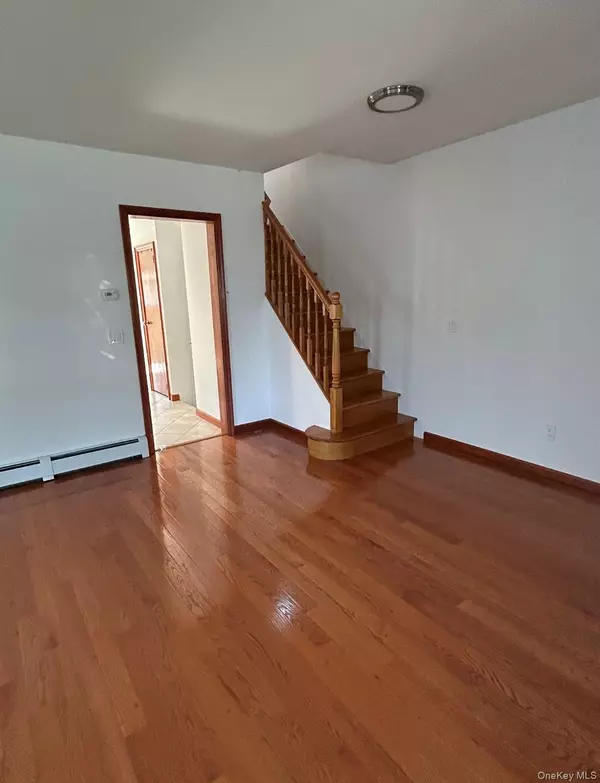 New Hyde Park, NY 11040,126 2 ST