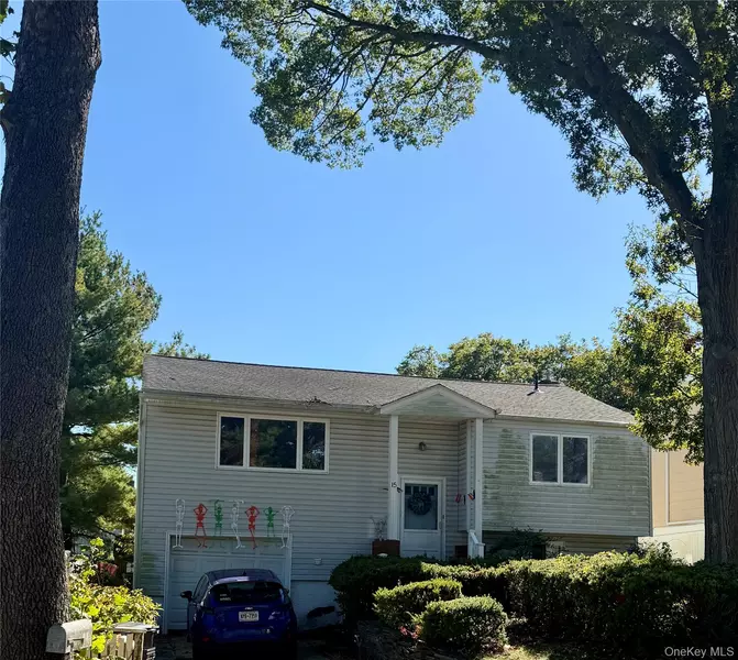 15 Lindsay ST, Huntington, NY 11743