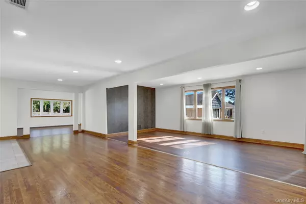 Plainview, NY 11803,600 Plainview RD