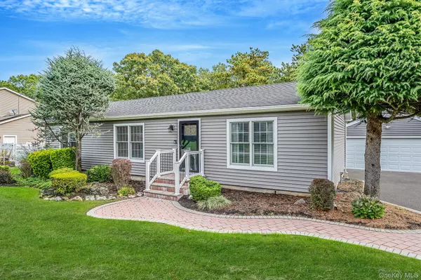 121 9th AVE, Holtsville, NY 11742