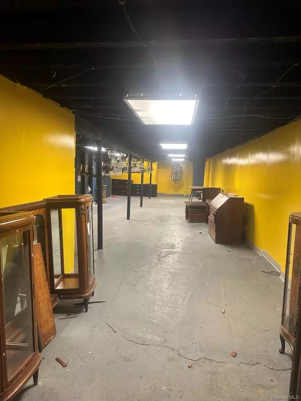 Great Neck, NY 11021,7 Northern BLVD