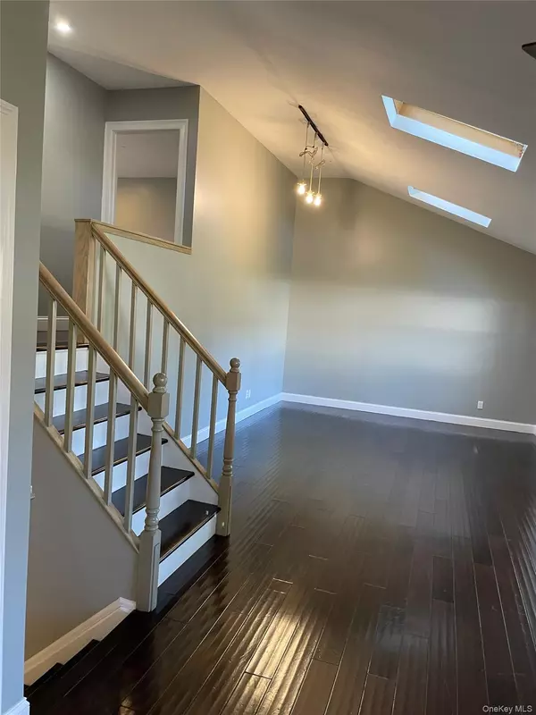 Huntington Station, NY 11746,10 Berry CT