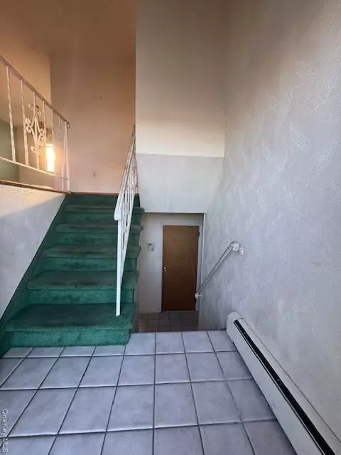 Lindenhurst, NY 11757,28 Harding AVE