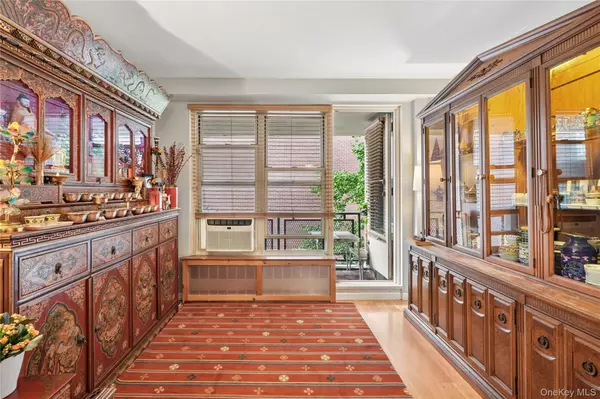 Jackson Heights, NY 11372,35-50 85 St #3D