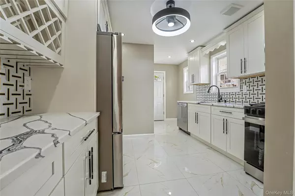 Saint Albans, NY 11412,104-40 194th ST