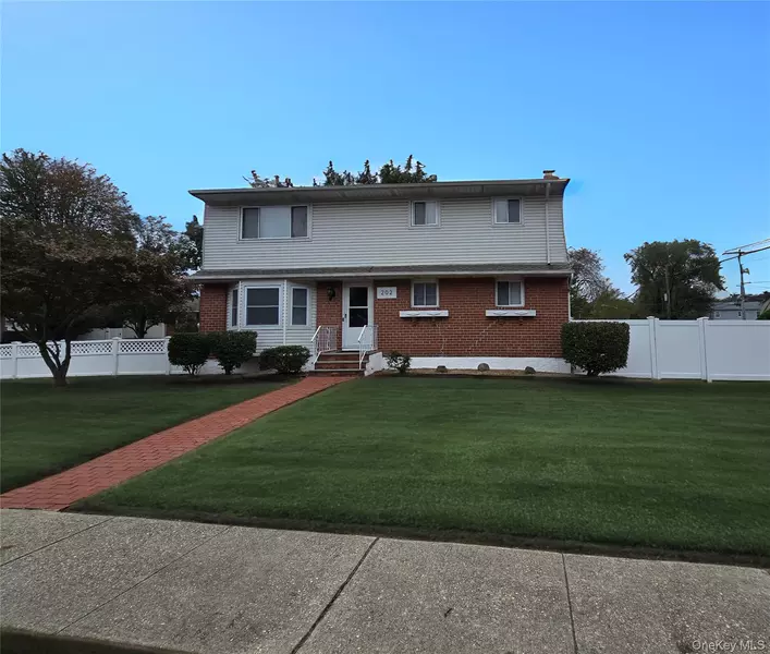 202 Birch AVE, Farmingdale, NY 11735