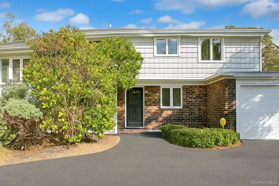 7 Majestic RD, Selden, NY 11784