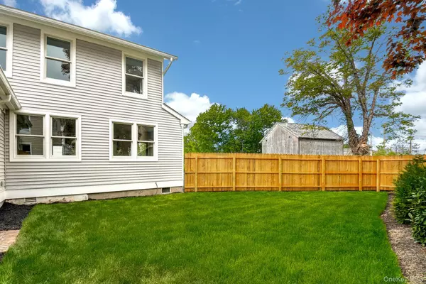 Oyster Bay, NY 11771,27A Irving PL #1