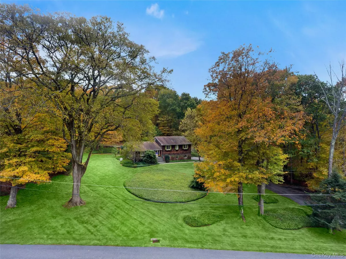 Brewster, NY 10509,12 Seven Oaks LN