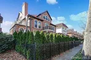 Forest Hills, NY 11375,69-36 Dartmouth ST
