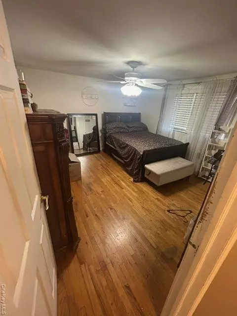 Elmont, NY 11003,182 Wellington RD