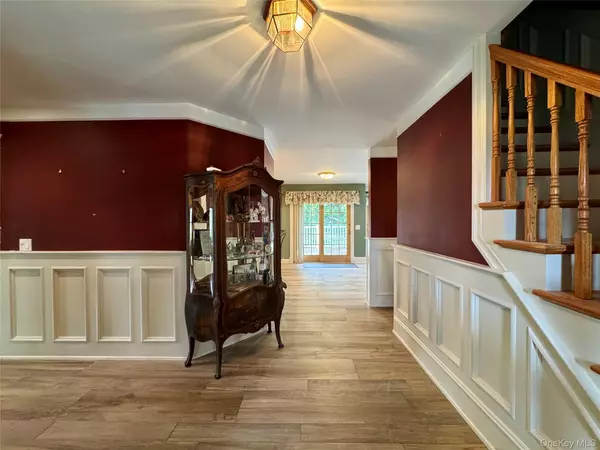 Riverhead, NY 11901,886 Sound Shore RD