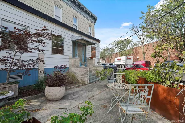 Ridgewood, NY 11385,6157 Linden ST