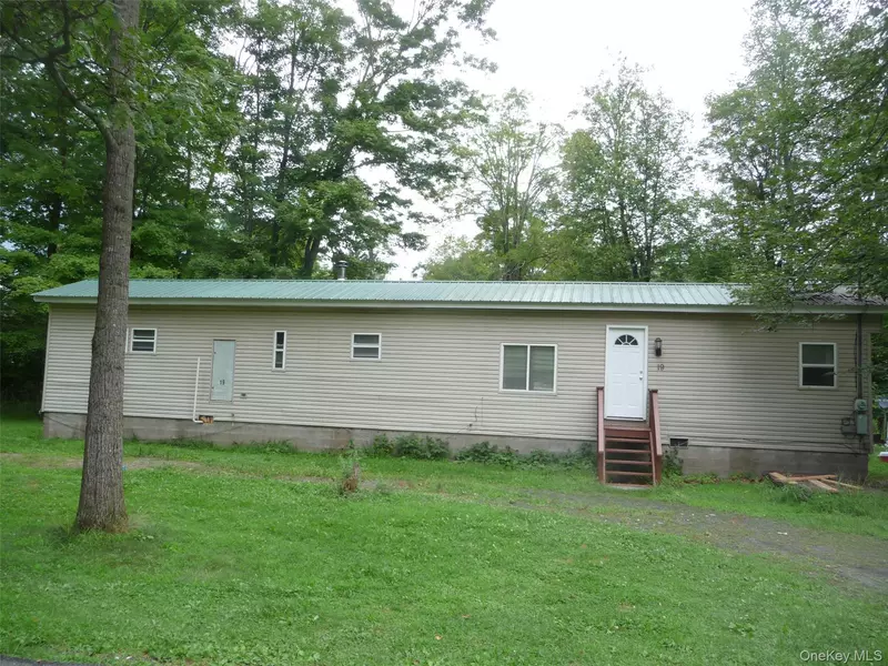19 First ST, Cuddebackville, NY 12729