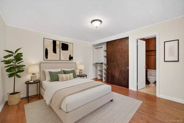 Monroe, NY 10950,12 Mid Oaks DR