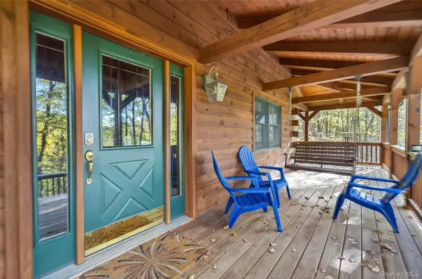Warwick, NY 10990,165 Cascade RD