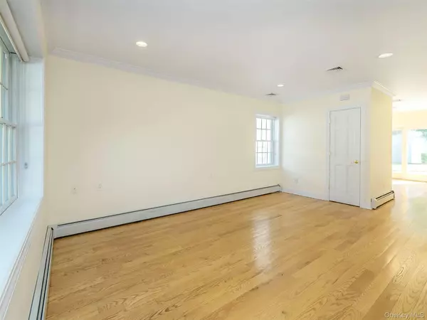 Port Washington, NY 11050,30B Edgewood RD