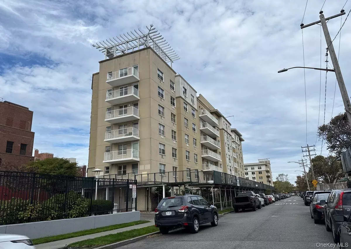 Rockaway Beach, NY 11693,221 Beach 80th ST #3D