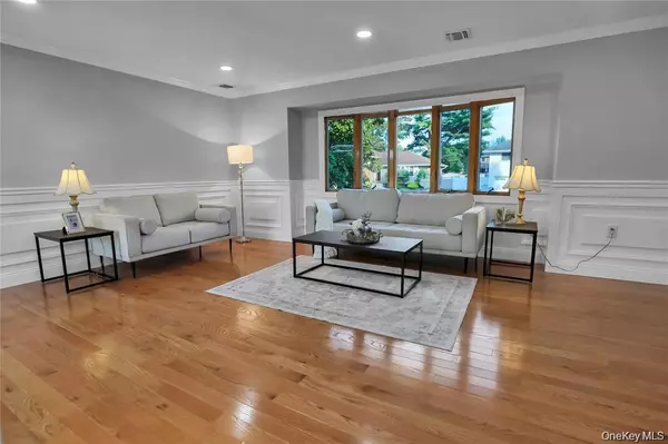 Syosset, NY 11791,14 Westminster RD