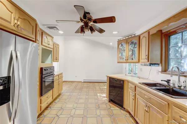 Syosset, NY 11791,82 Barry LN