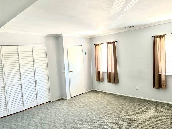 Middle Island, NY 11953,214 Artist Lake DR