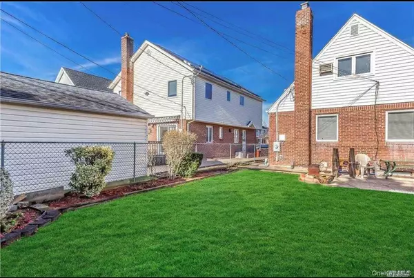 Mineola, NY 11501,211 Brown ST