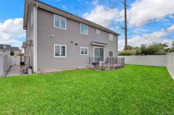 Farmingdale, NY 11735,10 Fuschetto CT