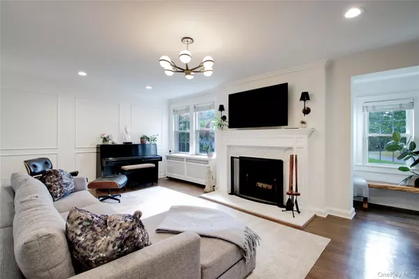 Manhasset, NY 11030,60 Thayer RD