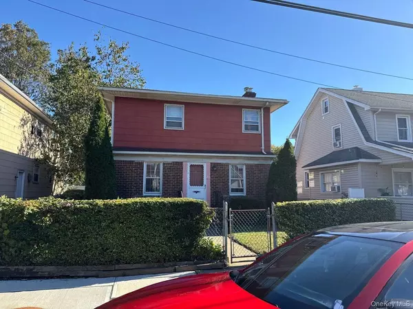 Hempstead, NY 11550,28 Dakota PL