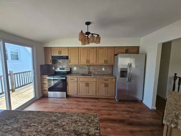 Seaford, NY 11783,2403 hampton AVE