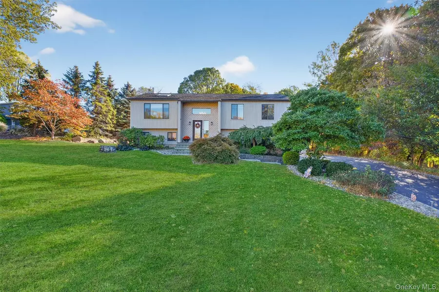 33 Santino CT, Mahopac, NY 10541