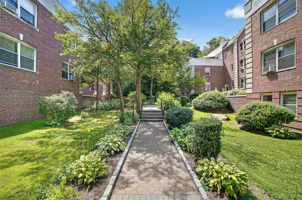 Bronxville, NY 10708,824 Palmer RD #1D