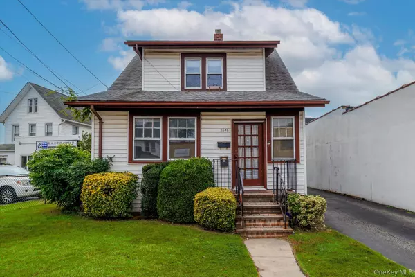 2848 Woods AVE, Oceanside, NY 11572